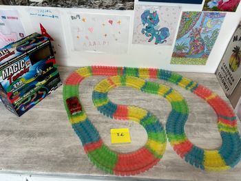 Magic tracks circuit modulable et lumineux avec une voiture avec la boite d'origine