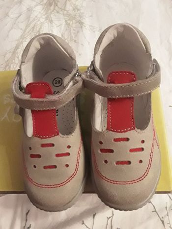 Sandales filles neuf avec étiquette