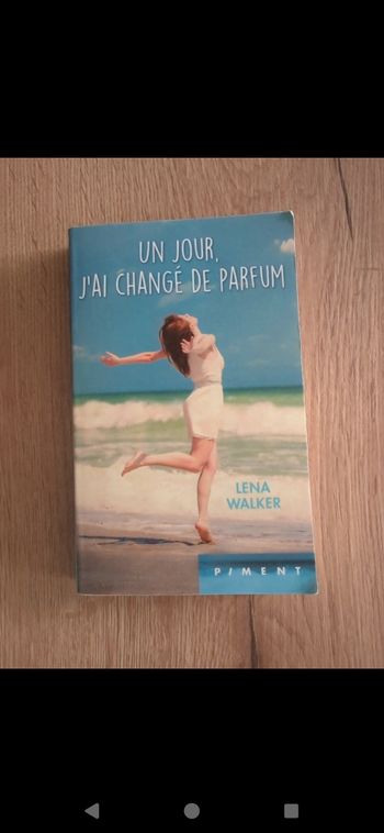 Livre un jour, j'ai changé de Parfum lena walker.