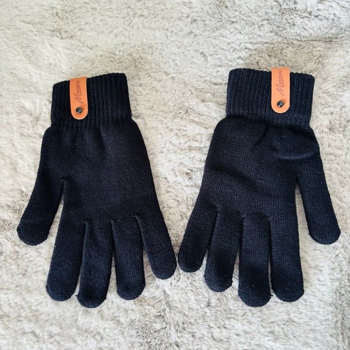Bonnet et gants noir en maille - photo numéro 3