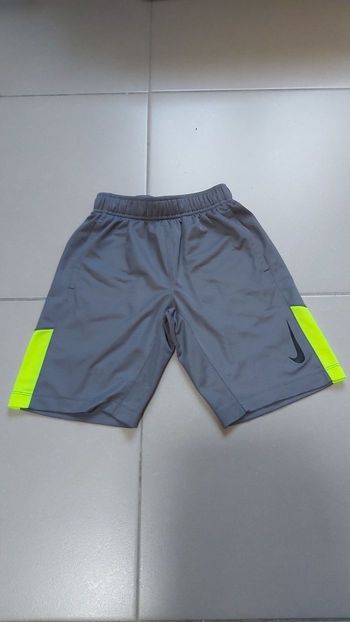 Short Nike Dri-Fit XS 6/8 ans