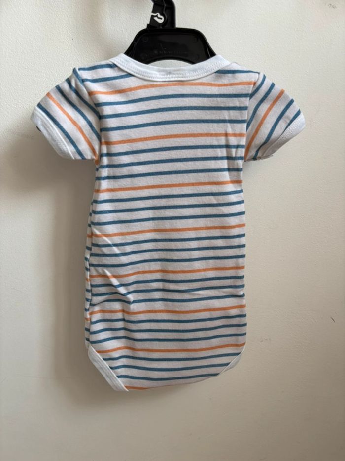 Lot 3 bodies blanc et bleu manches courtes Petit Bateau 3 mois - photo numéro 11