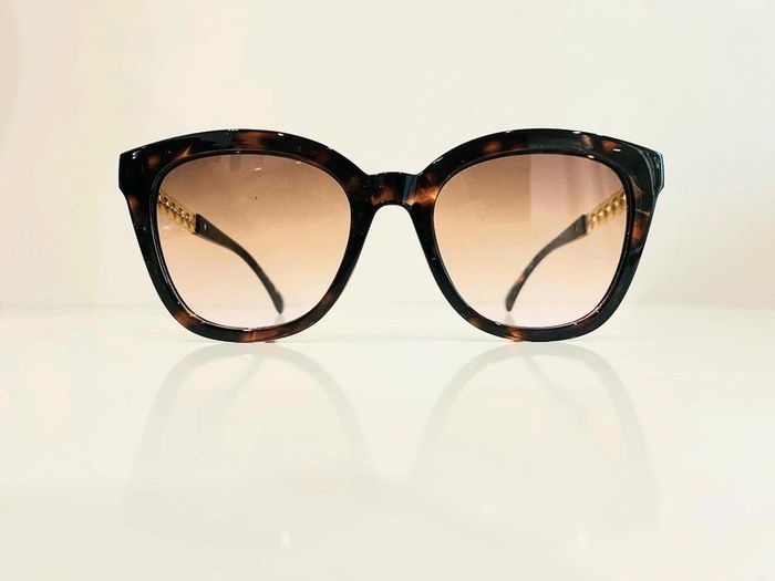 Lunette de soleil femme cats marron écaille verres transparents bras dorés uvprotection catégorie 2 - photo numéro 2