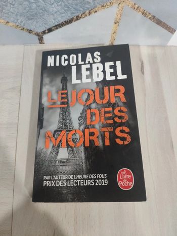 Livre poche policier le jour des morts Lebel