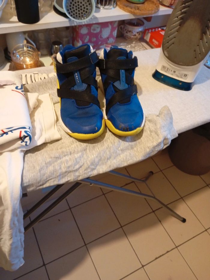Basket garçon vendue en l'état