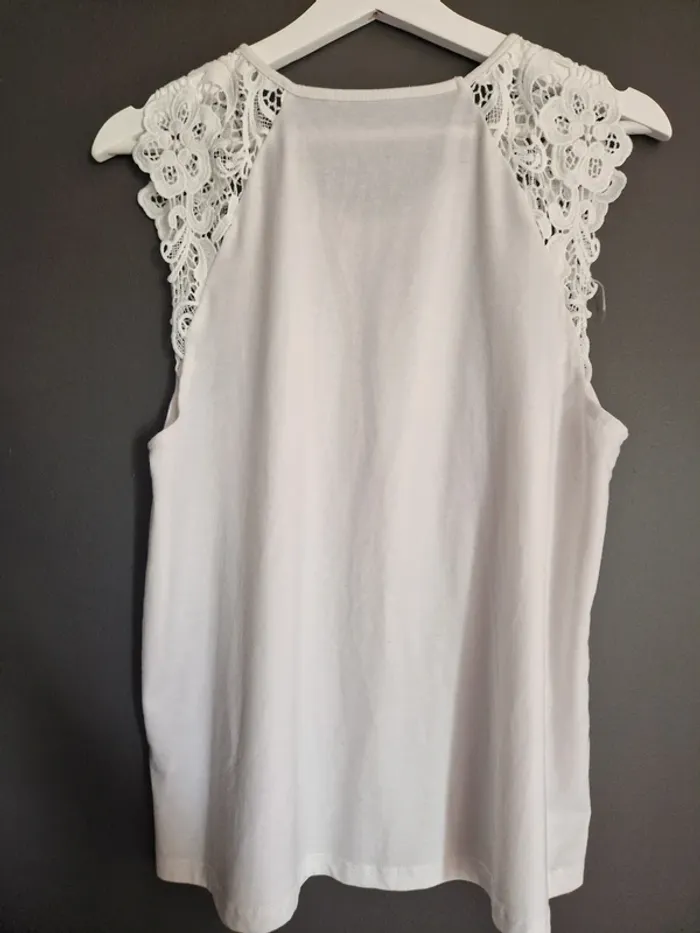 Top blanc dentelle - photo numéro 3