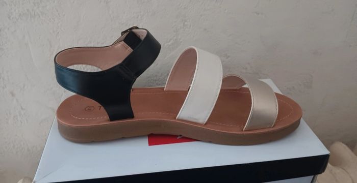 Nu pieds - photo numéro 2
