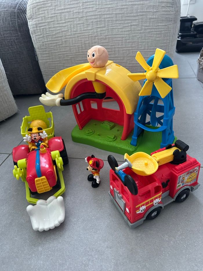 Lot tracteur + remorque Mickey + camion de pompiers Mickey – Bon état - photo numéro 2