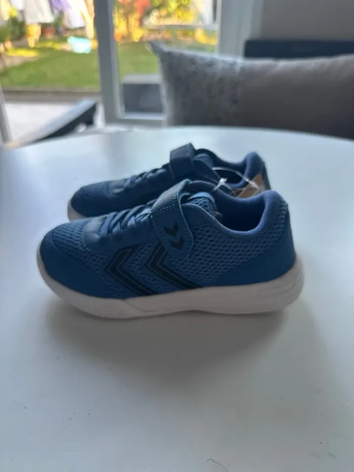Baskets Hummel bleu et noir – Taille 33 – Neuves étiquette