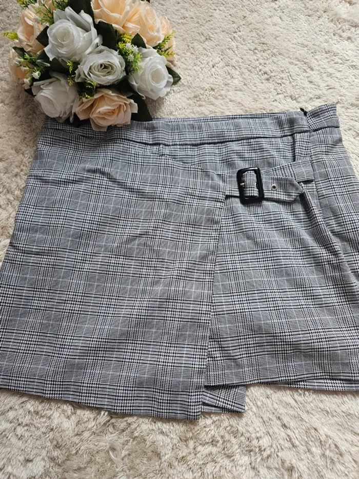 Jupe short grise - photo numéro 2