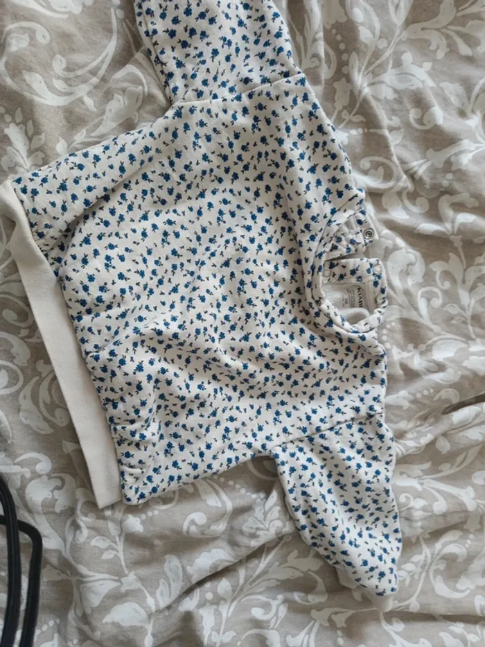 Pull Kiabi 24mois fleurs bleues - photo numéro 2