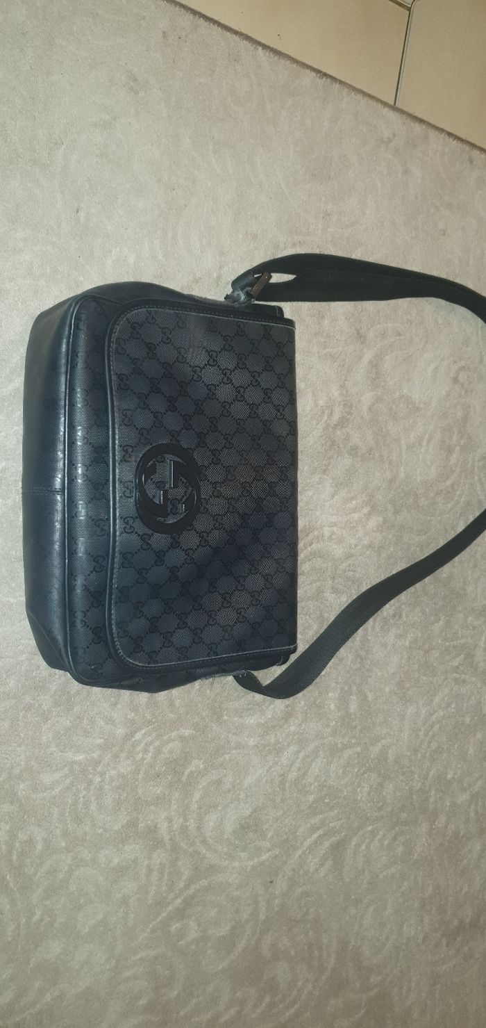 Sac à main et à bandoulière  gucci