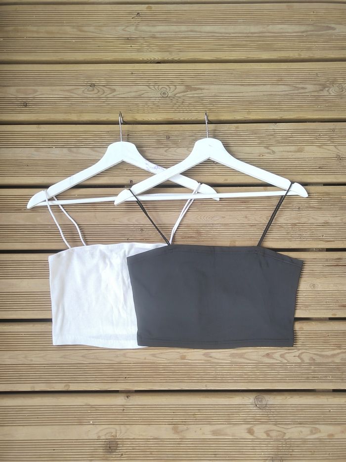 Lot 2 Crop Tops à Fines Bretelles – Noir & Blanc – Taille M/38 – SHEIN - photo numéro 2