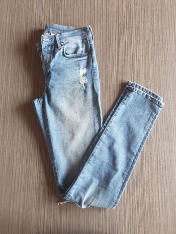 Très joli jeans troué H&M 🌸