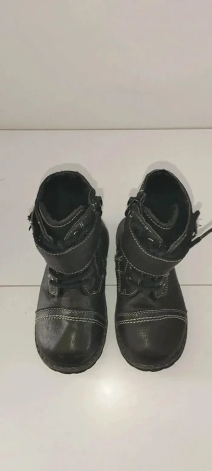 Bottines noires fourrées marque Gémo, taille 23, bon état - photo numéro 2