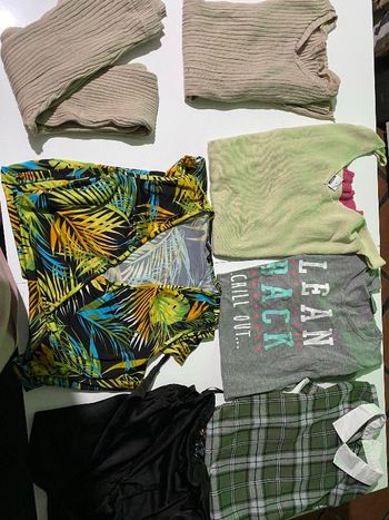 2€ le vêtement plusieurs marques taille M  (14€ le lot )