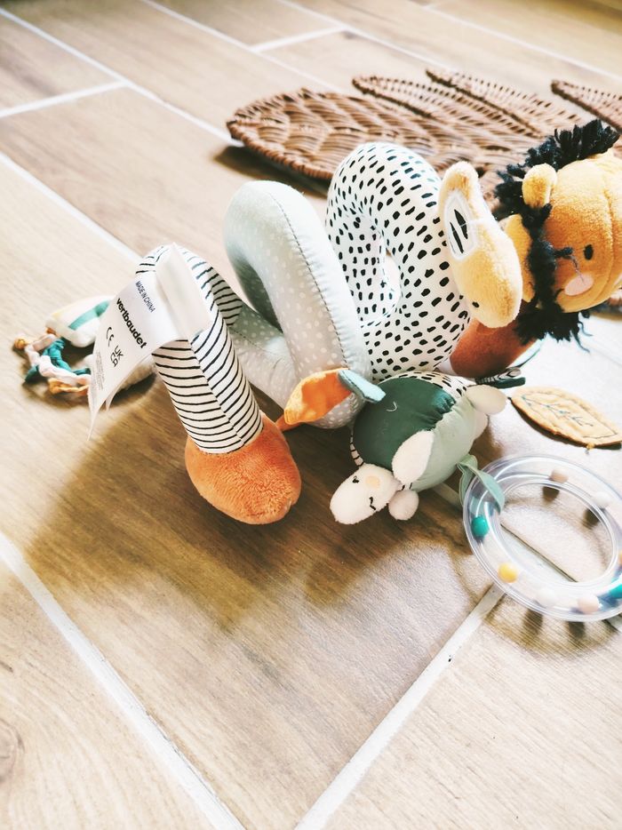 🦁Peluche doudou d'éveil Spirale multi activités sensorielle Tanzanie Lion en tissu Vertbaudet - photo numéro 2