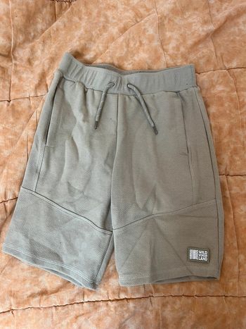 Short neuf
