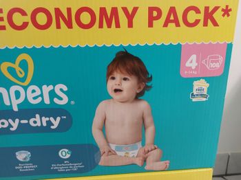 Couche pampers max packs. Taille 4