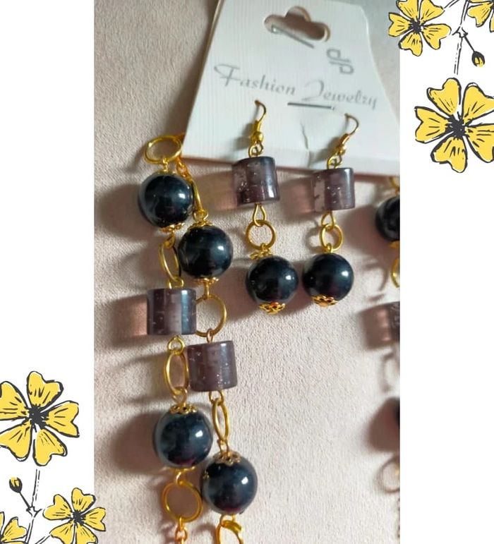 Parure fantaisie – Collier & boucles dorés et perles noires & violettes - photo numéro 5
