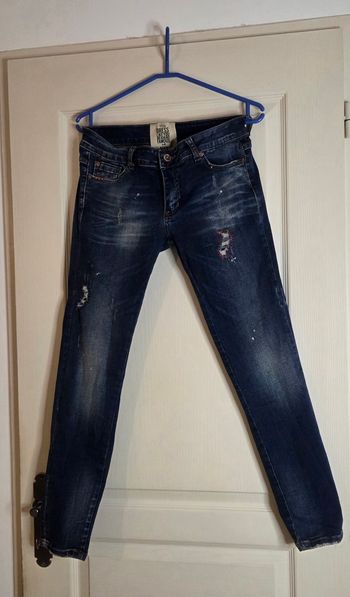 Jean Wiya Femme – Design italien 🇮🇹 – Slim effet usé & détails stylés – Taille M (38/40)