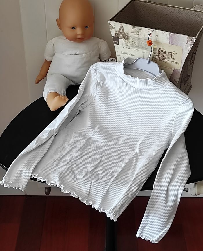 Sous-pull fille 8 ans blanc côtelé – très bon état