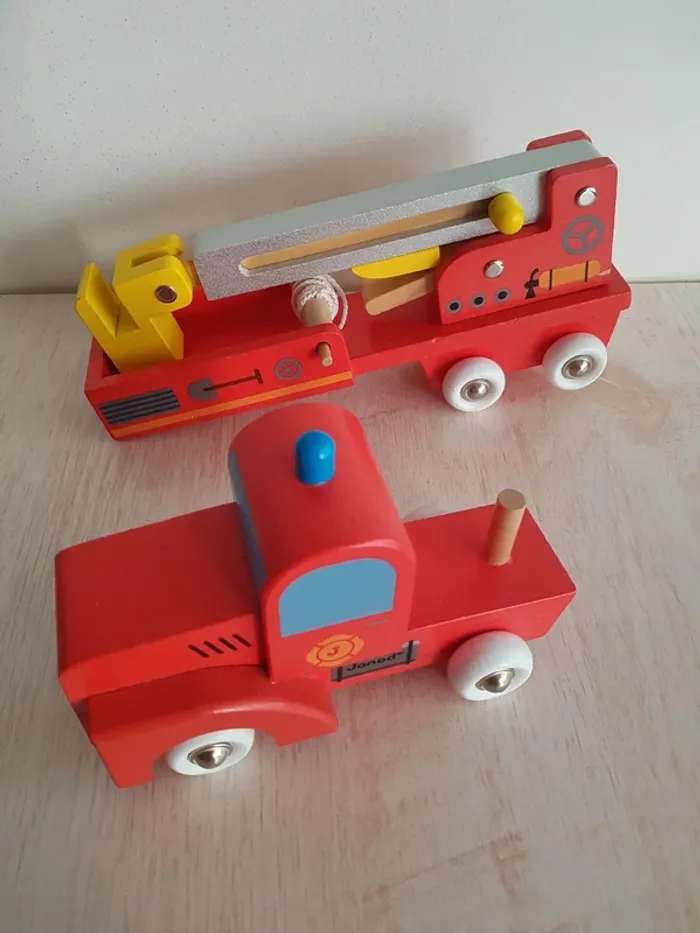 Grand camion de pompier en bois Story de Janod - photo numéro 7