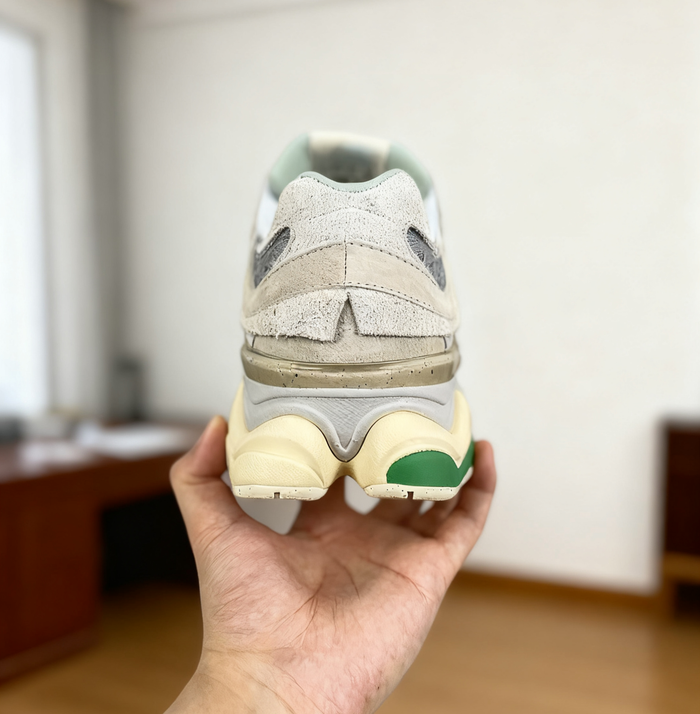 New Balance 9060 Beige taille 40 - photo numéro 3