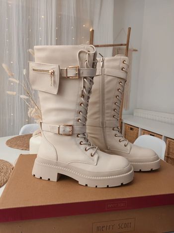 Jolie paire de bottes beige avec zip pointure 38 neuves avec étiquettes 🏷