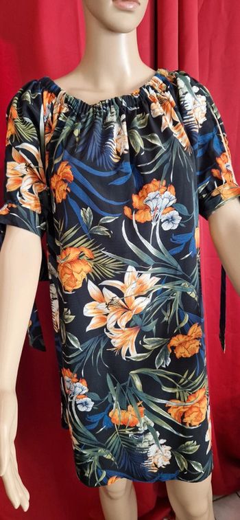 Robe bras ouvert grosse fleur taille m