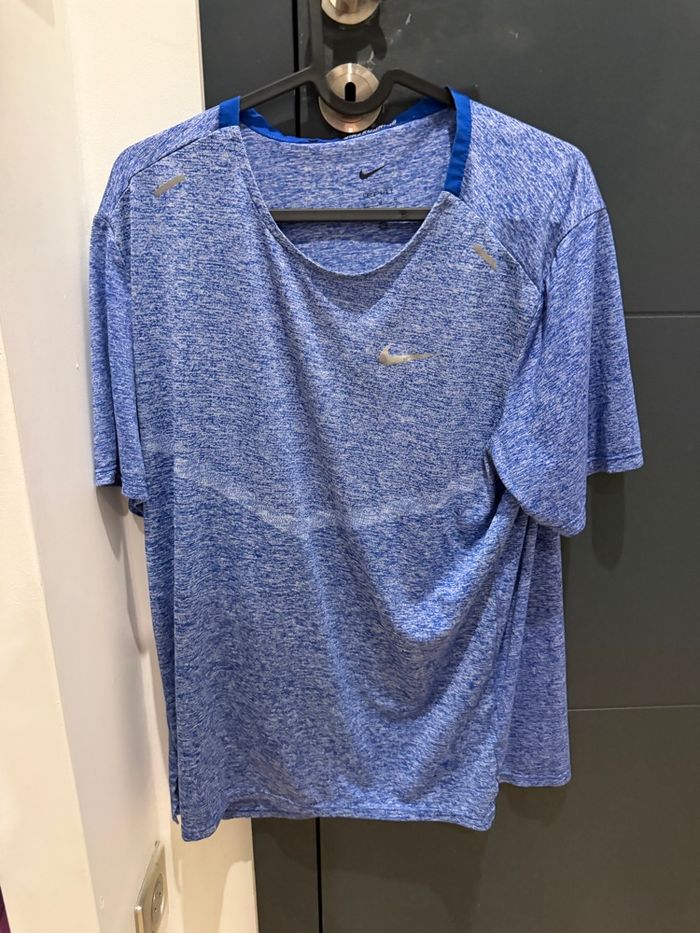 T-shirt Nike running