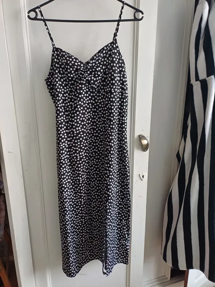 Robe mi-longue fendue - photo numéro 4