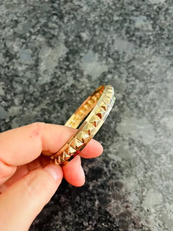 Magnifique bracelet doré relief neuf