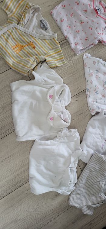Lot bodie 6 mois