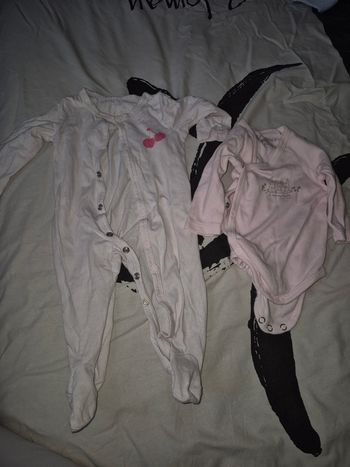 Lot pyjama et bodies  fille
