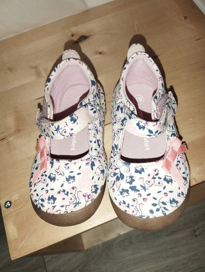 Chaussures roses taille 19