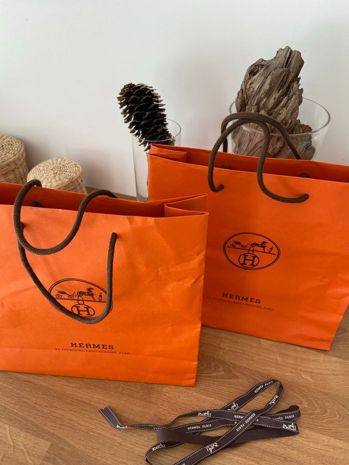 Lot 2 sacs papier original 30x30cm avec un long ruban original - photo numéro 2