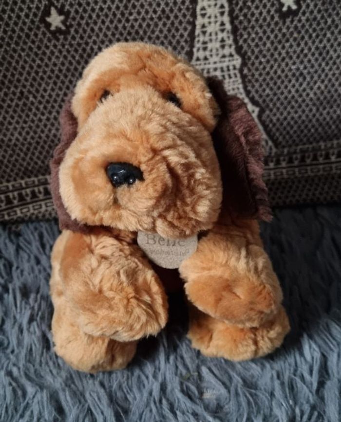 Peluche chien de chasse assis