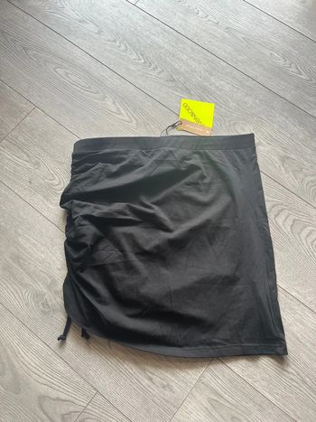 mini jupe noire assymétrique
