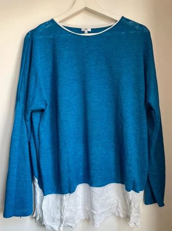 Pull bleu volant blanc