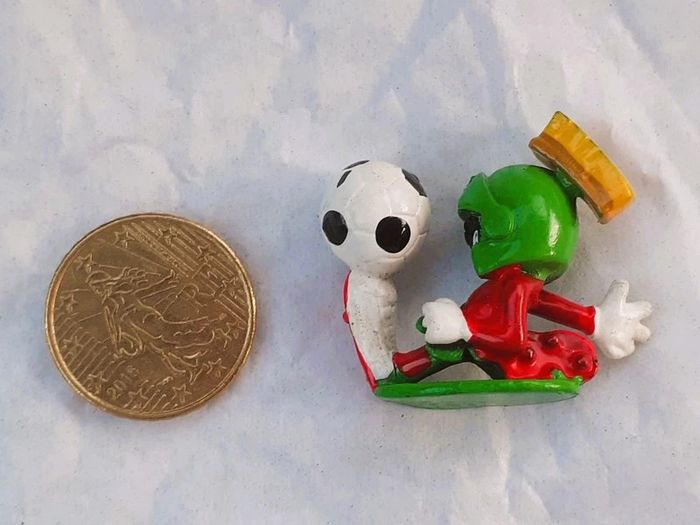 Mini Figurine Marvin le martien football - photo numéro 4