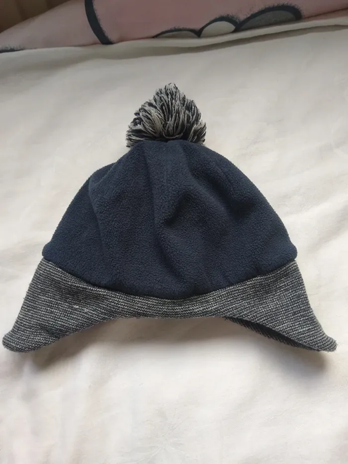 Bonnet Obaïbi et trois paires de gants OVS - photo numéro 2