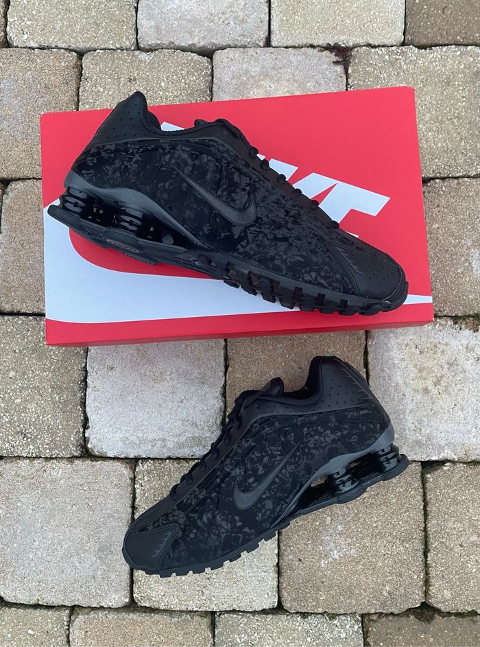 Nike Shox R4 Black Dark Smoke Grey - Femme 40,5 - photo numéro 3