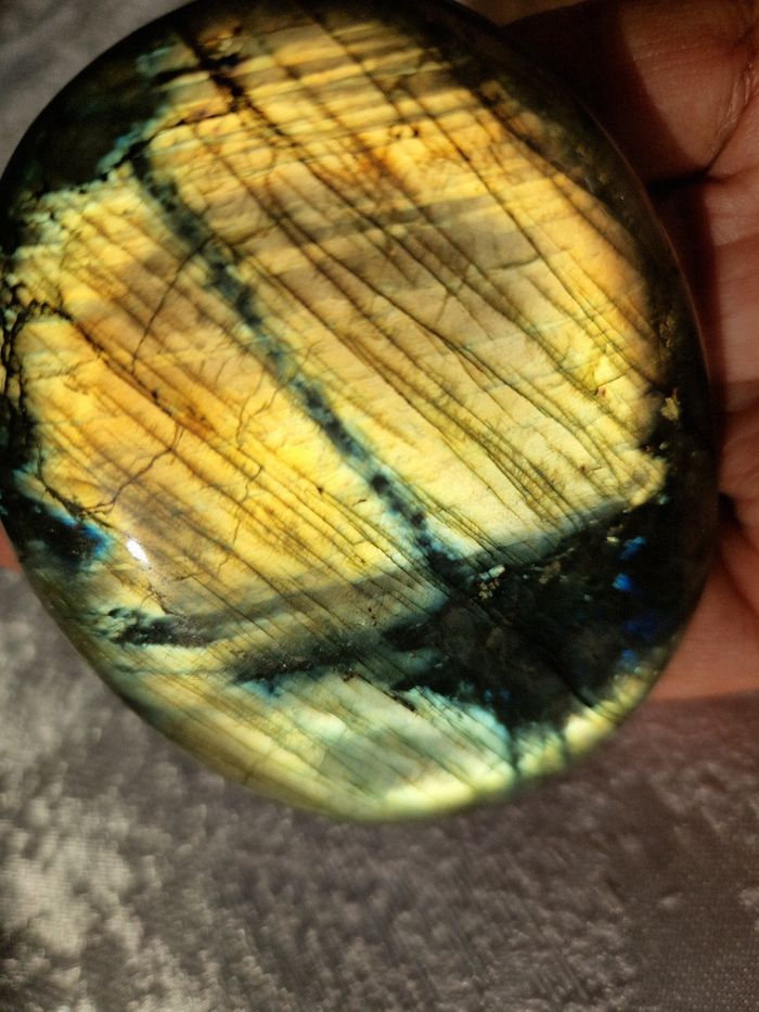 Labradorite galet de Madagascar 159g neuve - photo numéro 3