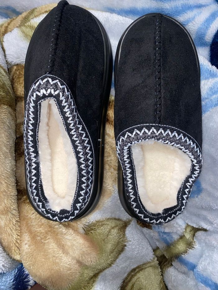 Chaussons noir type UGG taille 38-39