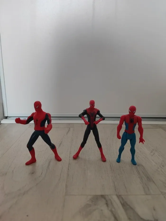 Lot de 3 figurines spiderman
