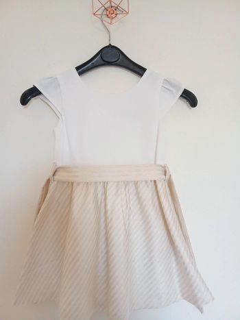 Très belle robe taille 4 ans. Okaïdi