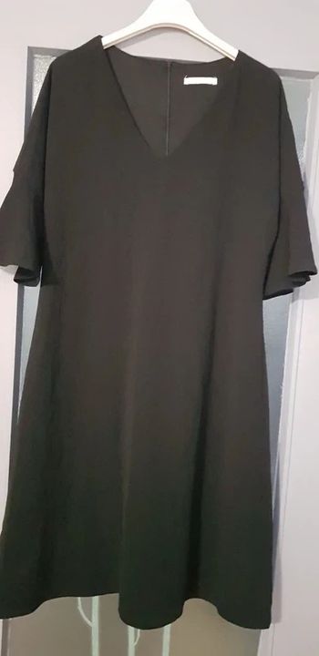 Jolie robe noire neuve 48 
