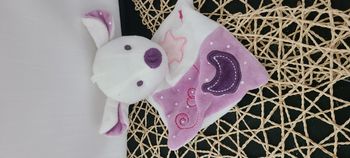 doudou siplec leclerc souris plat blanc violet rose lune etoile carre