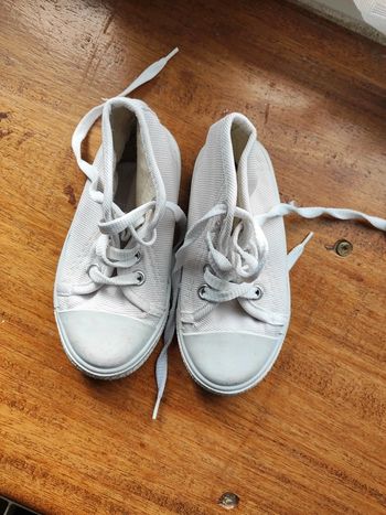 Petites tennis blanches